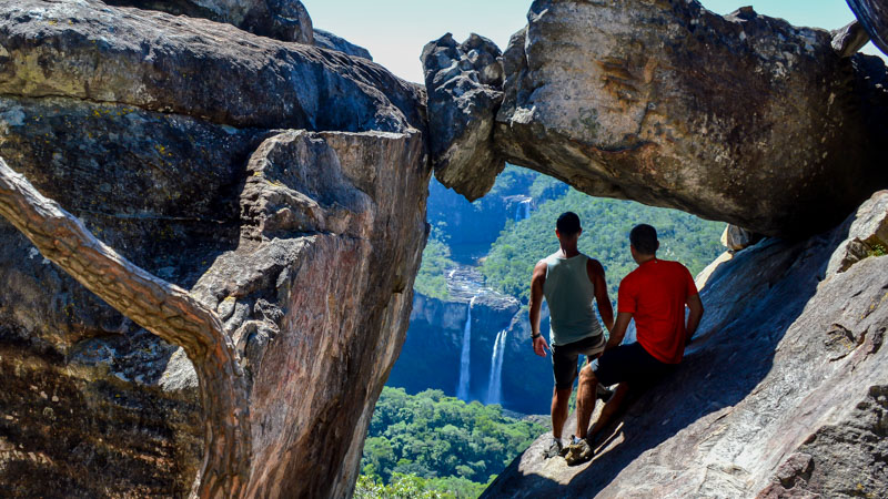 Mirante da Janela e Cachoeira do Abismo - Chapada dos Veadeiros